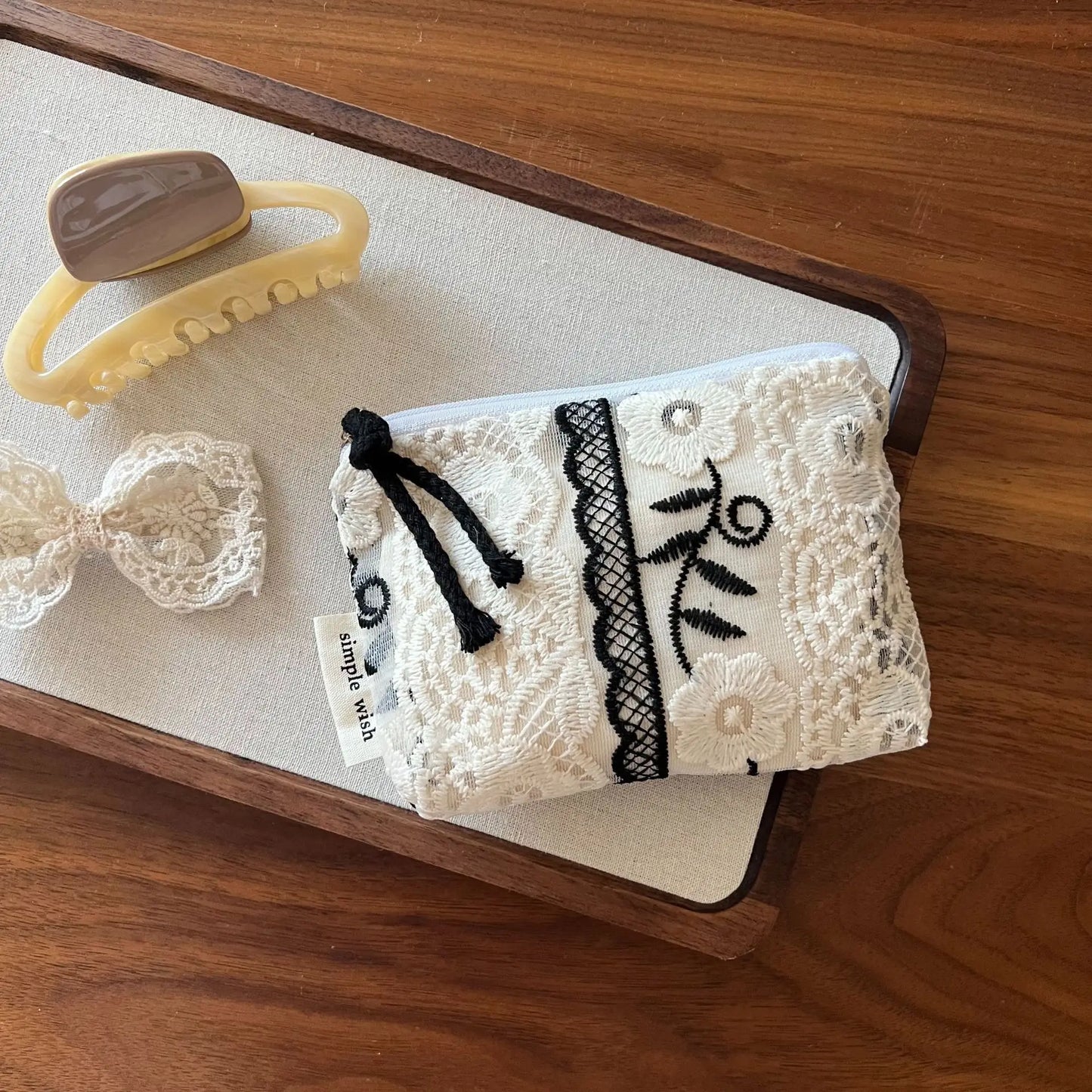 Mini Pochette Broderie Dentelle Rétro – Porte-Monnaie, Organisateur Cosmétiques & Serviettes