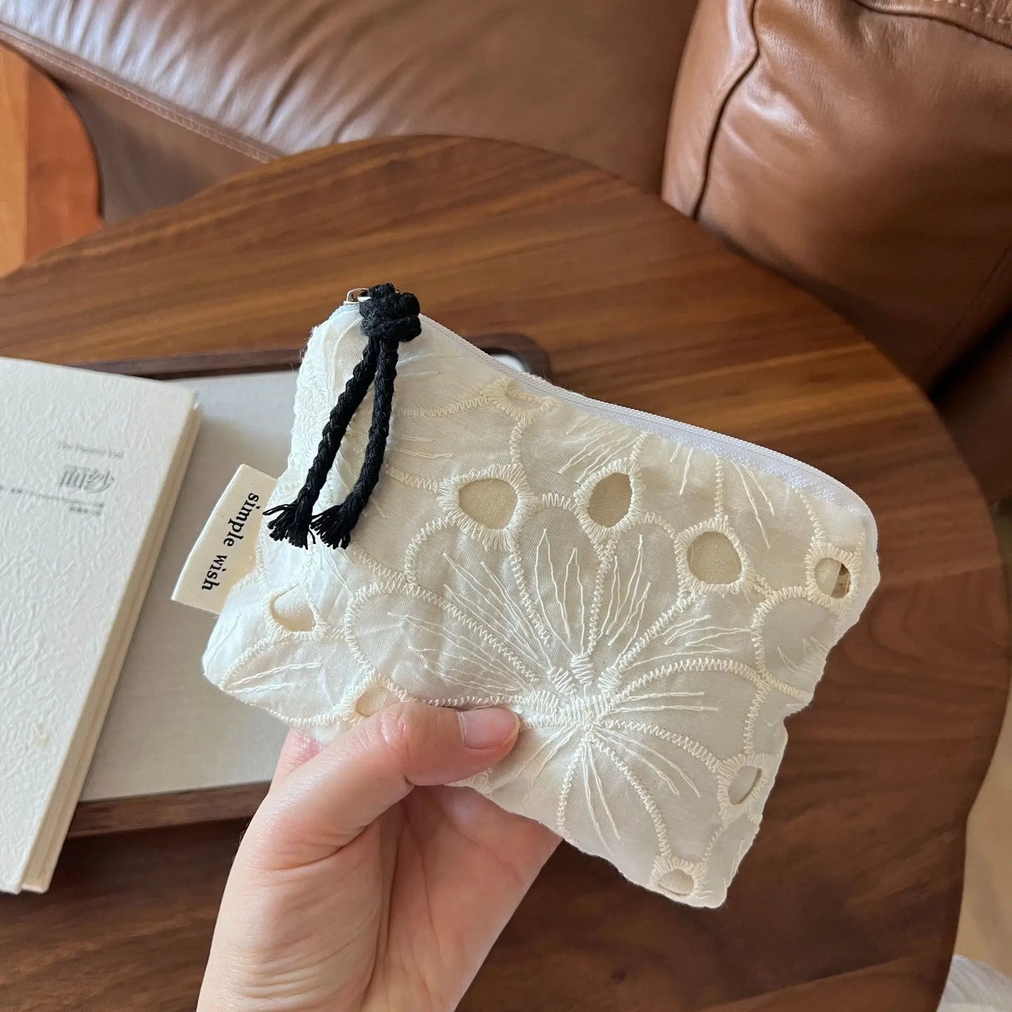 Mini Pochette Broderie Dentelle Rétro – Porte-Monnaie, Organisateur Cosmétiques & Serviettes